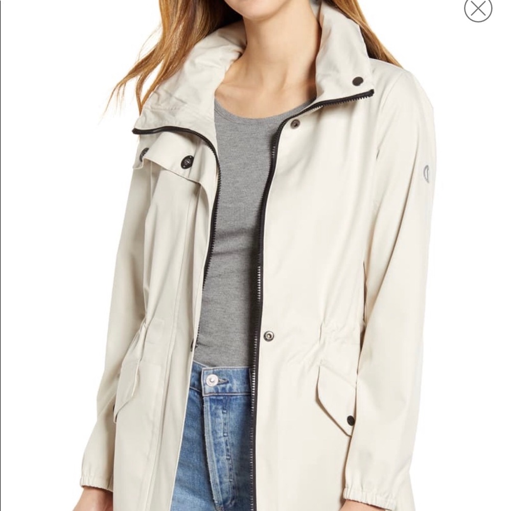 Back Bow Hooded Water Resistant Raincoat